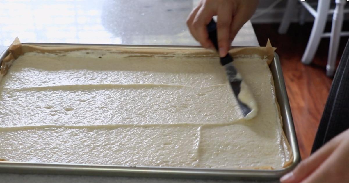 spreading the batter of biscuit joconde in a sheet pan
