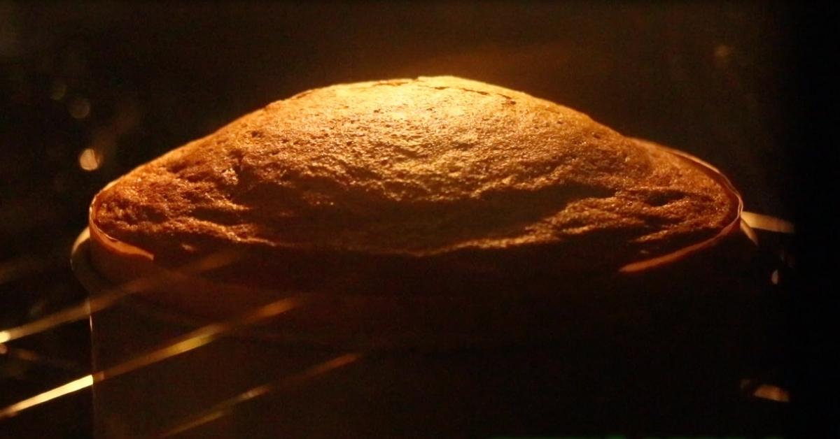 matcha sponge cake baked in the oven
