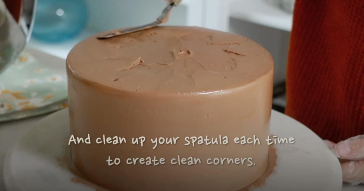 creating sharp clean edge of a cake with a spatula to frost a cake