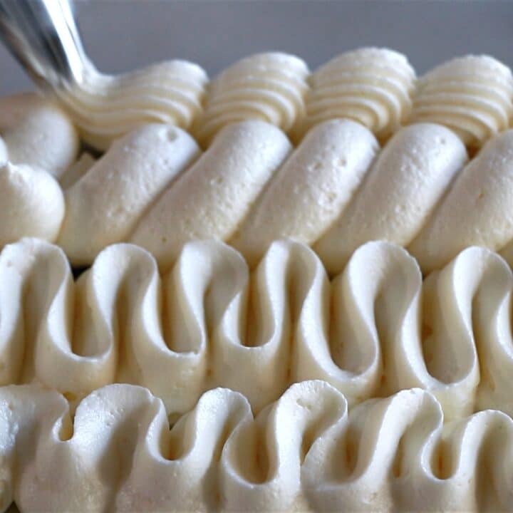 piped cream cheese frosting