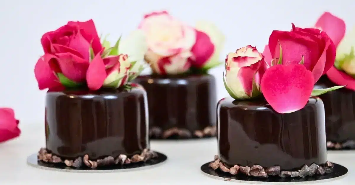 4 beautiful chocolate mirror glaze small cakes decorated with roses