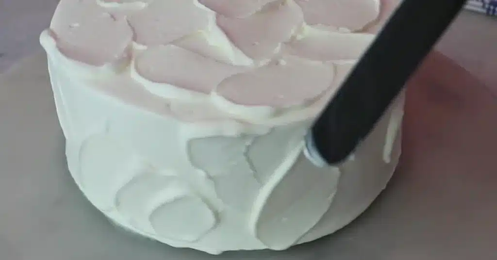 adding textures to the cake strawberry cream cake