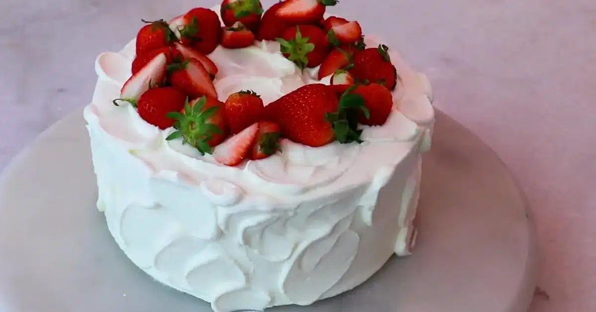 8 inch strawberry cream cake