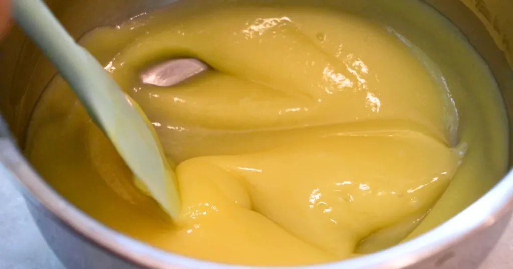 finished lemon curd in a bowl