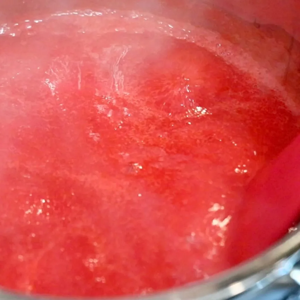 boiling raspberry sauce